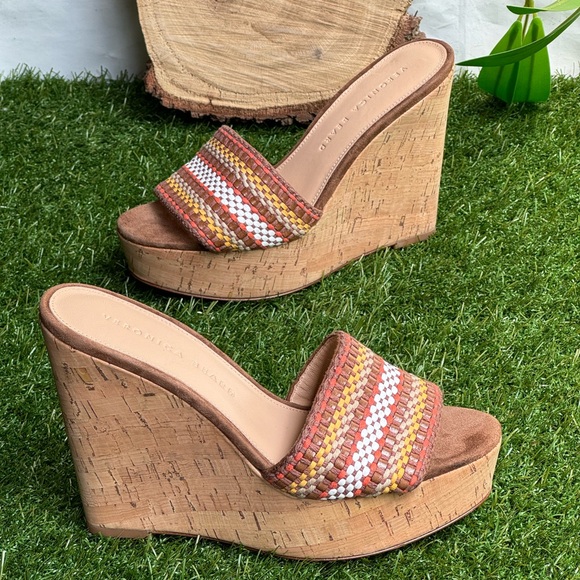 Veronica Beard
Dali Sand Suede Peep-Toe Wedge Platform Sandals size 5.5 women - Picture 7 of 13